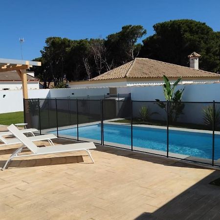 Villa PALAPA GARDEN, muy cerca del mar, con piscina privada Chiclana de la Frontera Esterno foto
