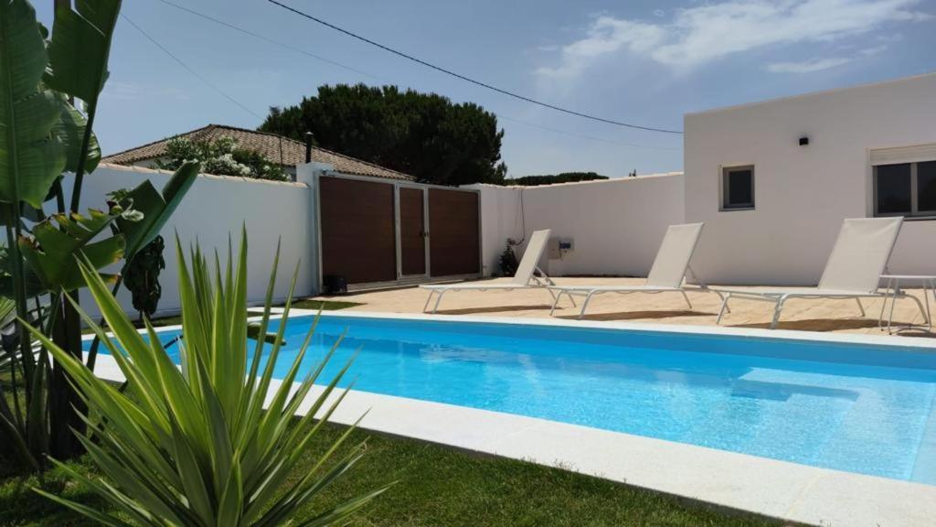 Villa PALAPA GARDEN, muy cerca del mar, con piscina privada Chiclana de la Frontera Esterno foto