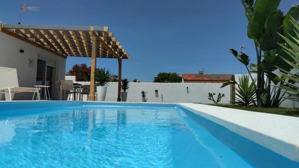 Villa PALAPA GARDEN, muy cerca del mar, con piscina privada Chiclana de la Frontera Esterno foto