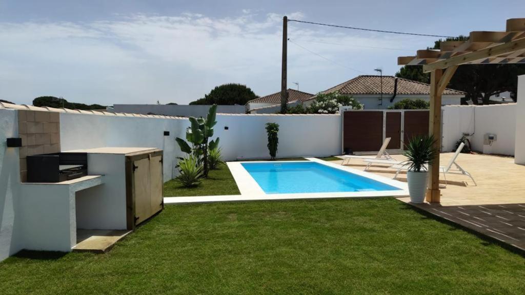 Villa PALAPA GARDEN, muy cerca del mar, con piscina privada Chiclana de la Frontera Esterno foto