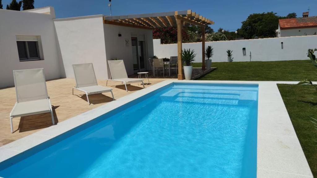 Villa PALAPA GARDEN, muy cerca del mar, con piscina privada Chiclana de la Frontera Esterno foto