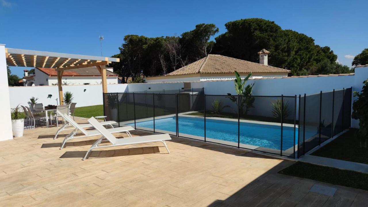 Villa PALAPA GARDEN, muy cerca del mar, con piscina privada Chiclana de la Frontera Esterno foto