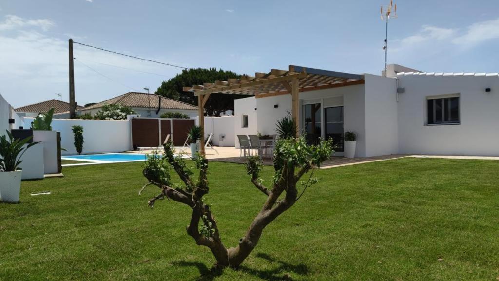 Villa PALAPA GARDEN, muy cerca del mar, con piscina privada Chiclana de la Frontera Esterno foto