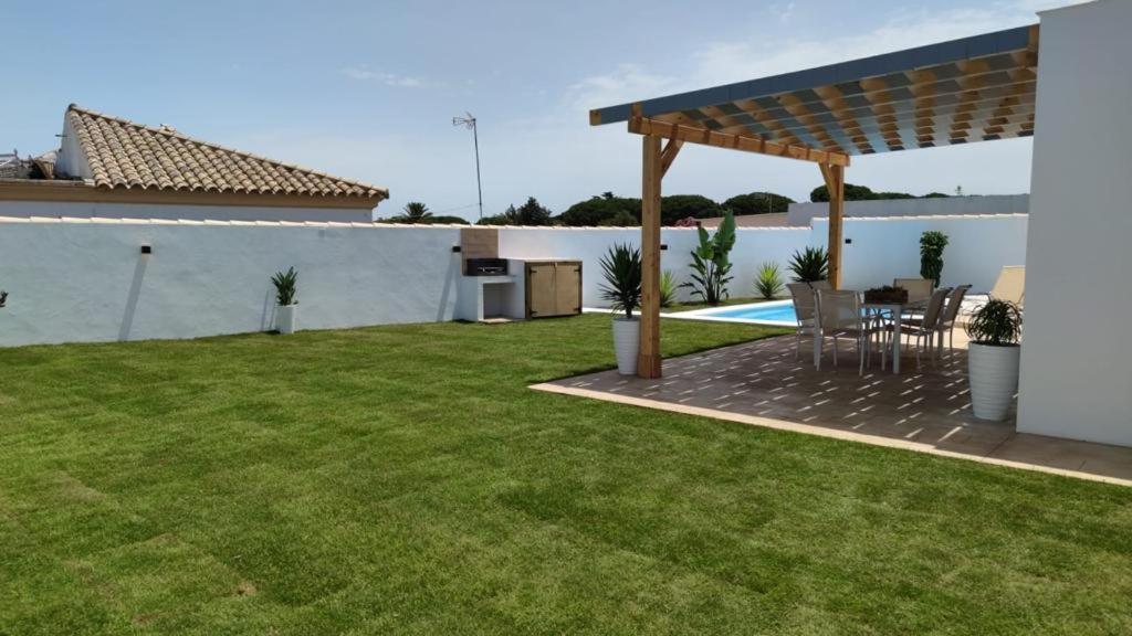 Villa PALAPA GARDEN, muy cerca del mar, con piscina privada Chiclana de la Frontera Esterno foto