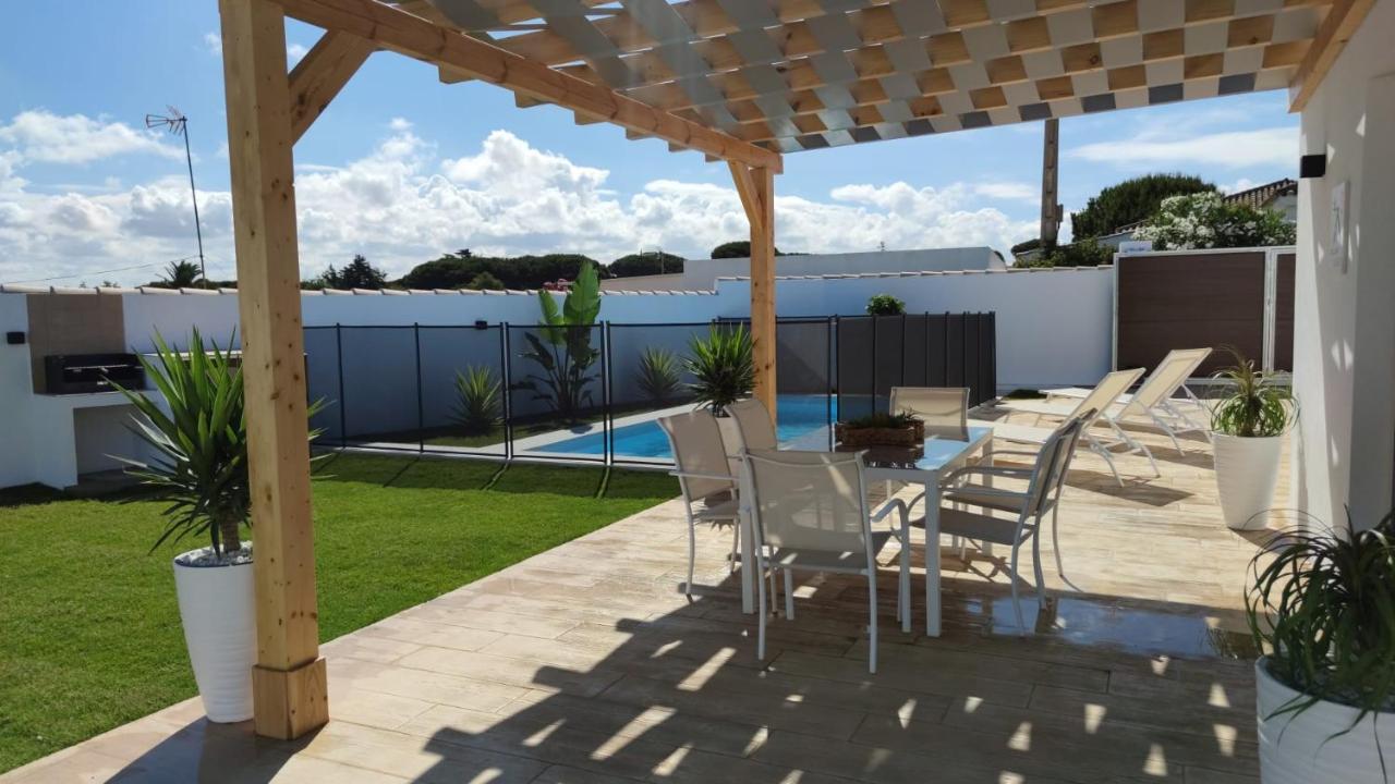 Villa PALAPA GARDEN, muy cerca del mar, con piscina privada Chiclana de la Frontera Esterno foto