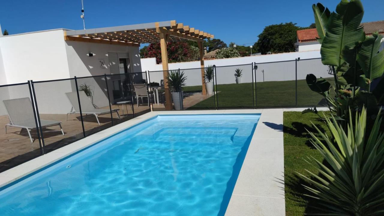 Villa PALAPA GARDEN, muy cerca del mar, con piscina privada Chiclana de la Frontera Esterno foto