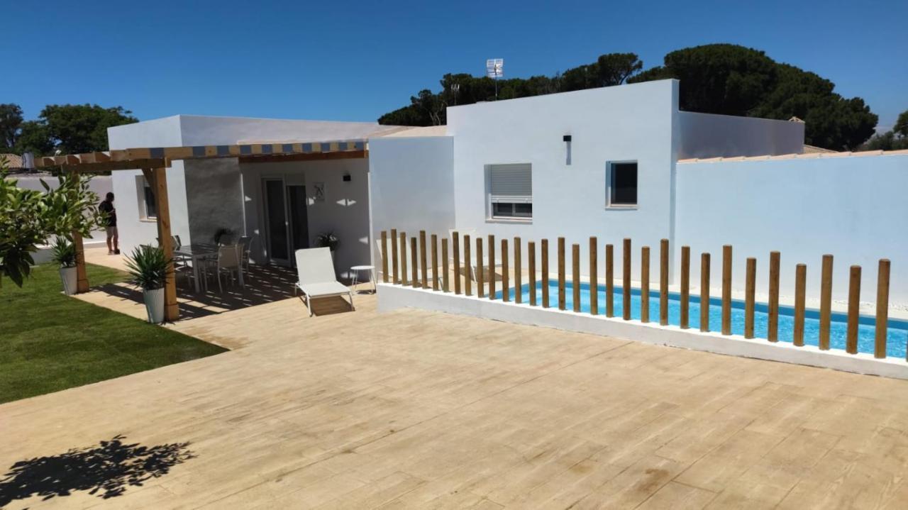 Villa PALAPA GARDEN, muy cerca del mar, con piscina privada Chiclana de la Frontera Esterno foto