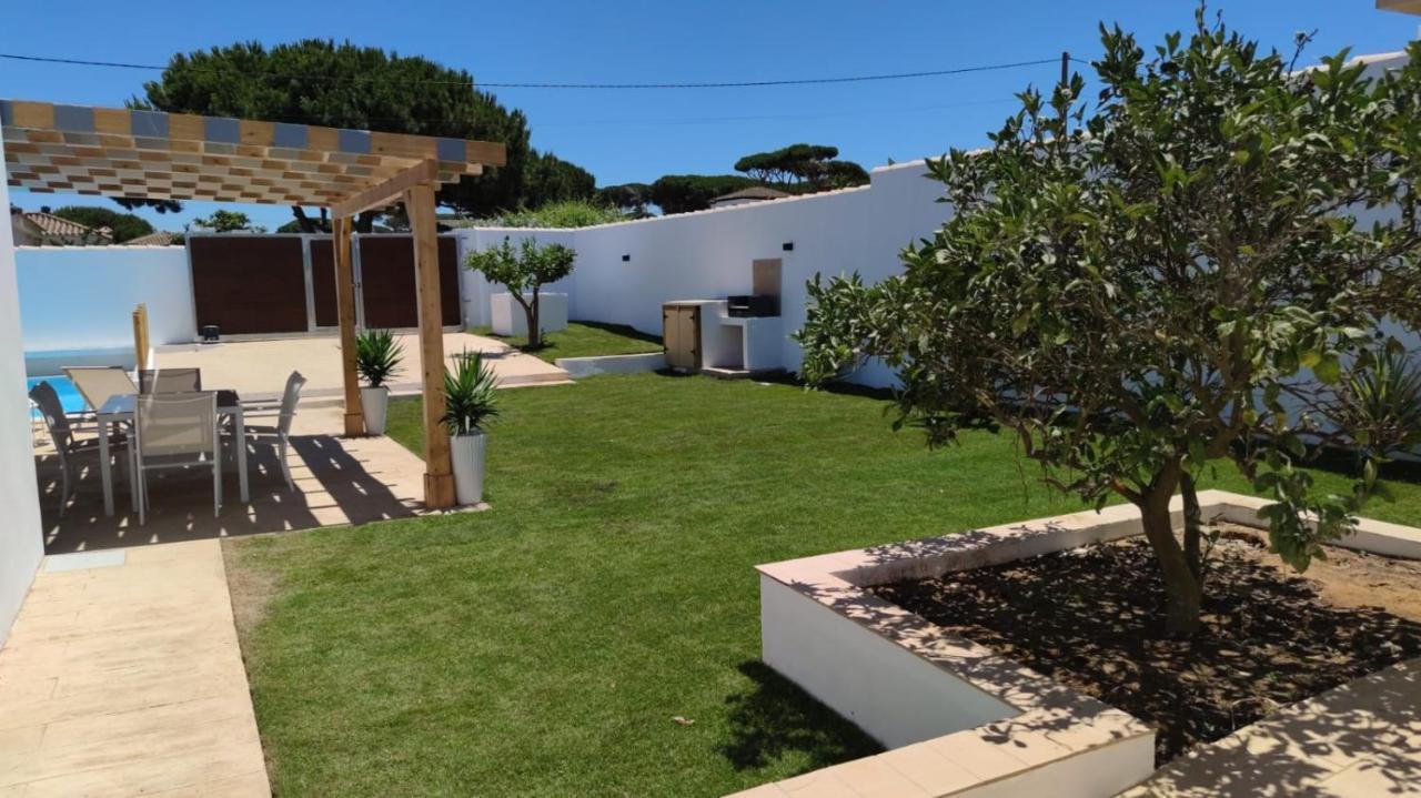 Villa PALAPA GARDEN, muy cerca del mar, con piscina privada Chiclana de la Frontera Esterno foto