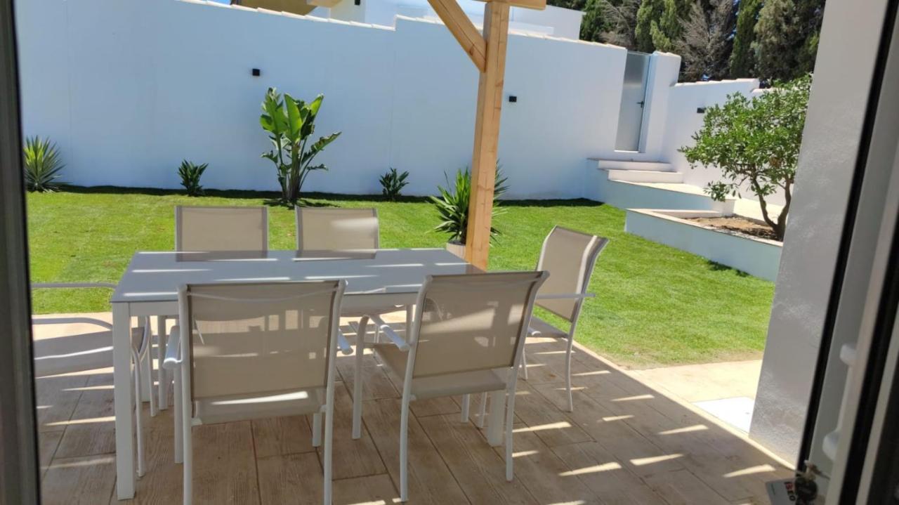 Villa PALAPA GARDEN, muy cerca del mar, con piscina privada Chiclana de la Frontera Esterno foto