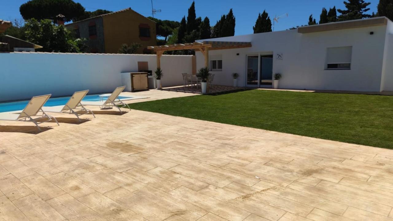 Villa PALAPA GARDEN, muy cerca del mar, con piscina privada Chiclana de la Frontera Esterno foto